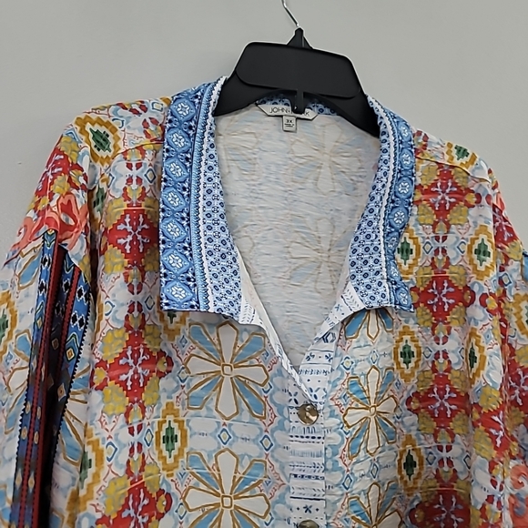 John Mark Abstract Print Collar Neck 3/4 Sleeve Hi-Low Hem Button Front Top - Picture 6 of 8